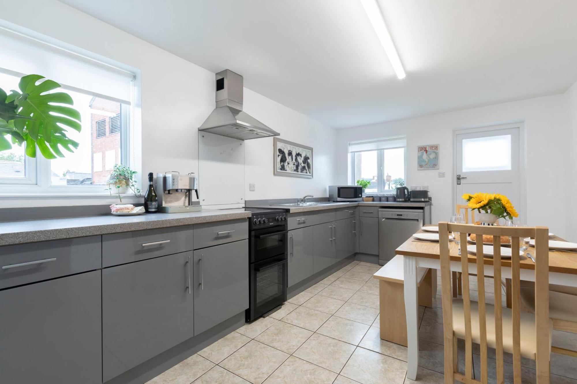 Fabulous, Vibrant, Town House, Central Bath Road เชลเทนแฮม ภายนอก รูปภาพ