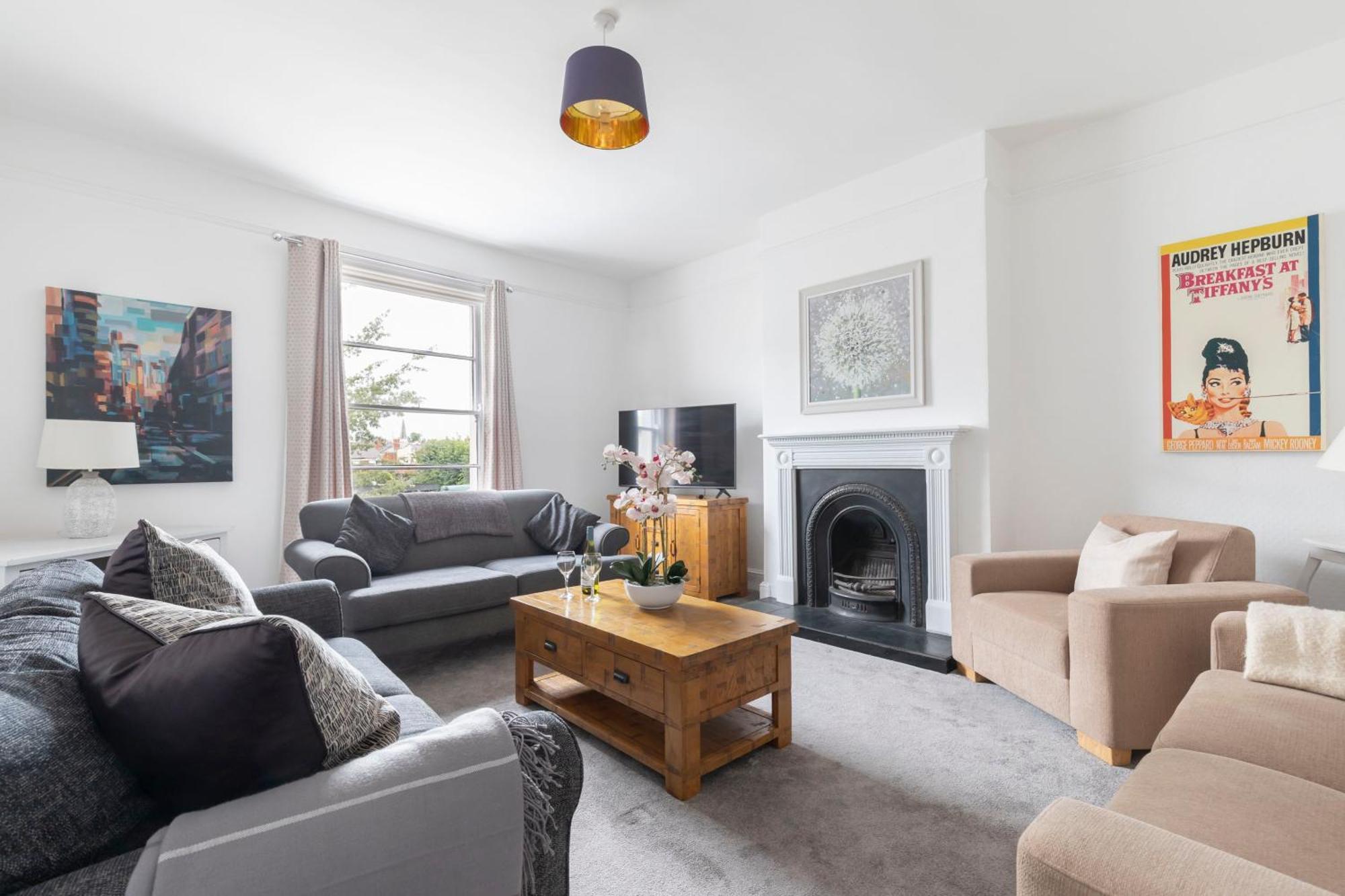 Fabulous, Vibrant, Town House, Central Bath Road เชลเทนแฮม ภายนอก รูปภาพ