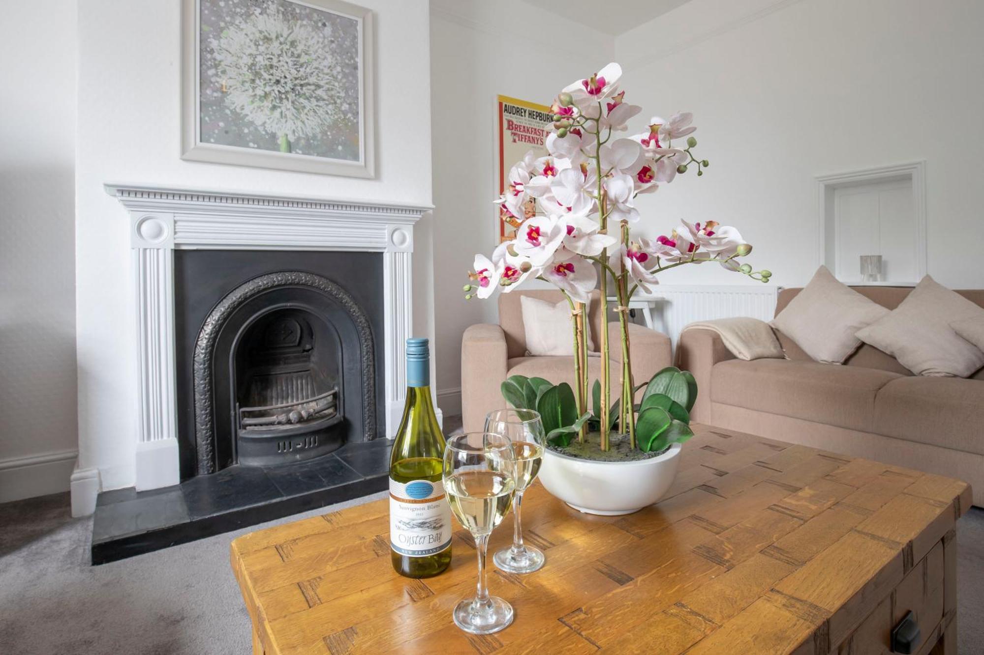 Fabulous, Vibrant, Town House, Central Bath Road เชลเทนแฮม ภายนอก รูปภาพ