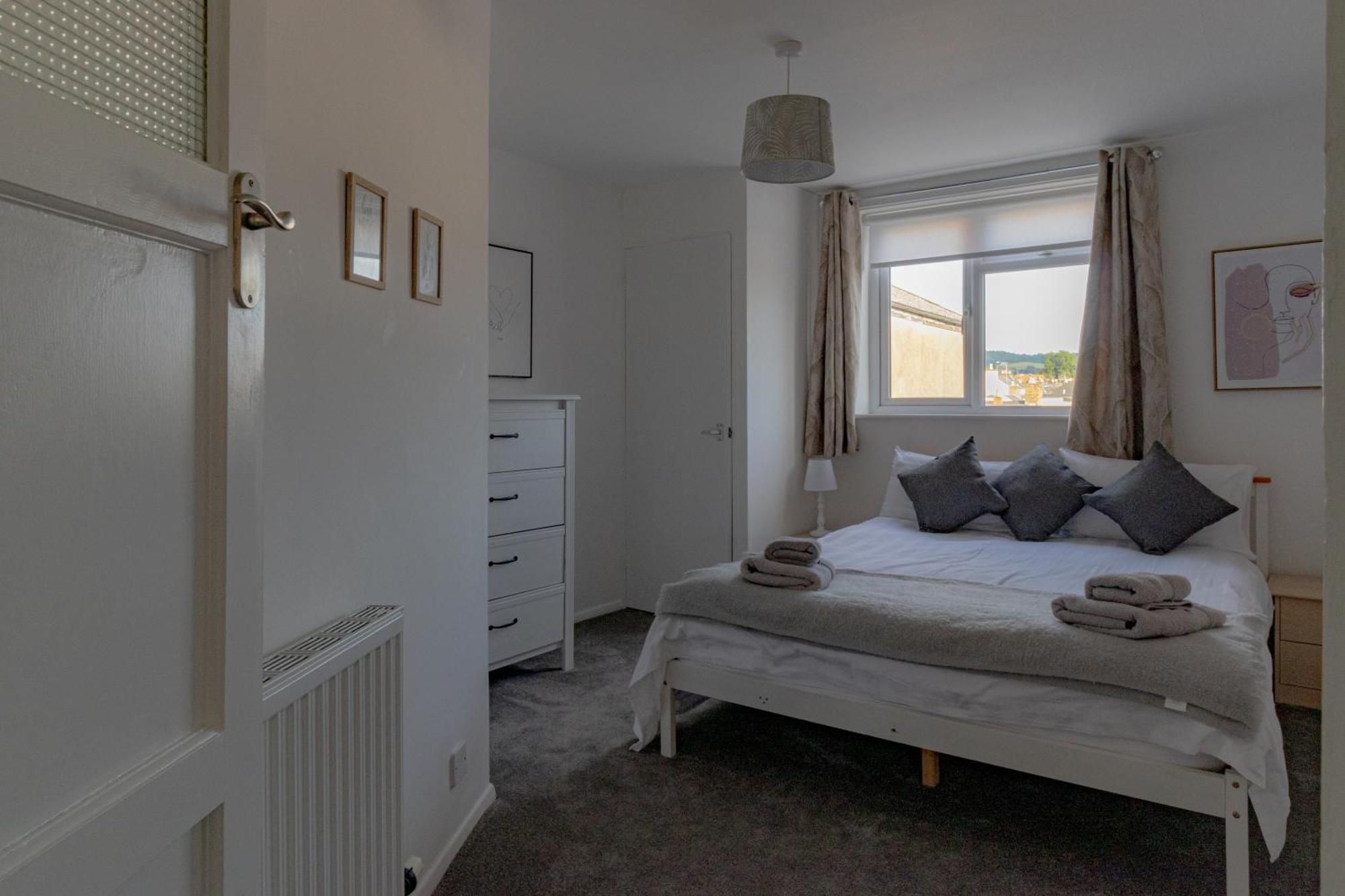 Fabulous, Vibrant, Town House, Central Bath Road เชลเทนแฮม ภายนอก รูปภาพ