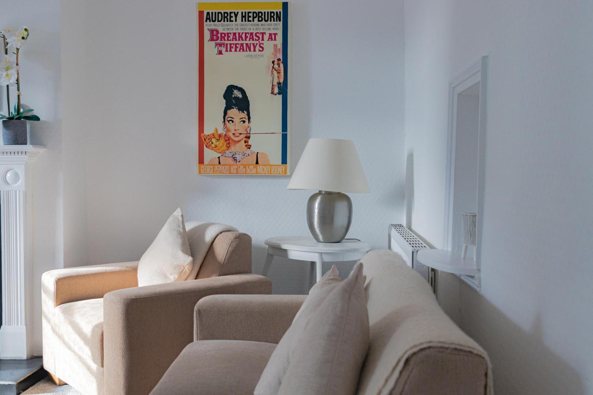Fabulous, Vibrant, Town House, Central Bath Road เชลเทนแฮม ภายนอก รูปภาพ