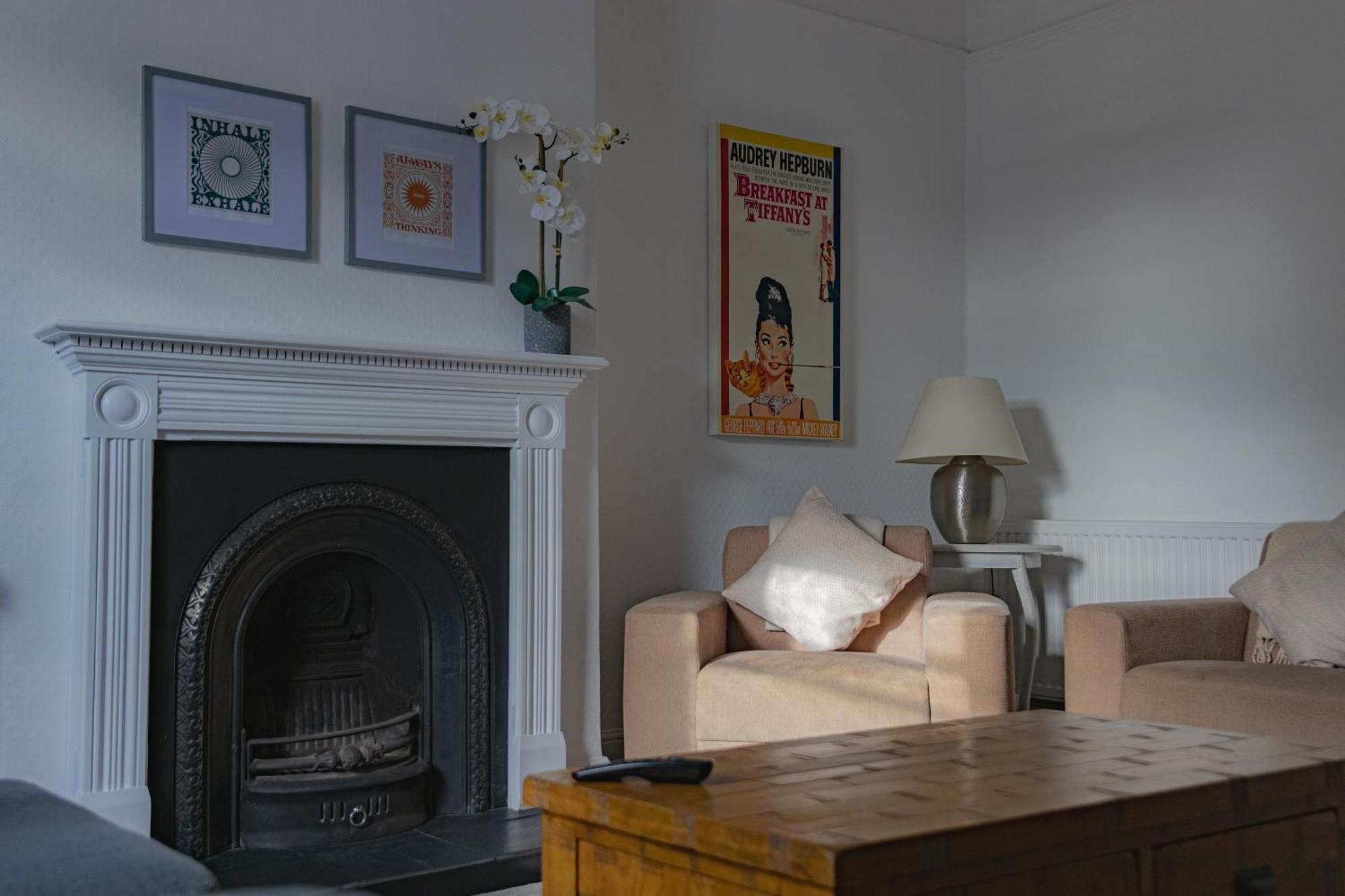 Fabulous, Vibrant, Town House, Central Bath Road เชลเทนแฮม ภายนอก รูปภาพ