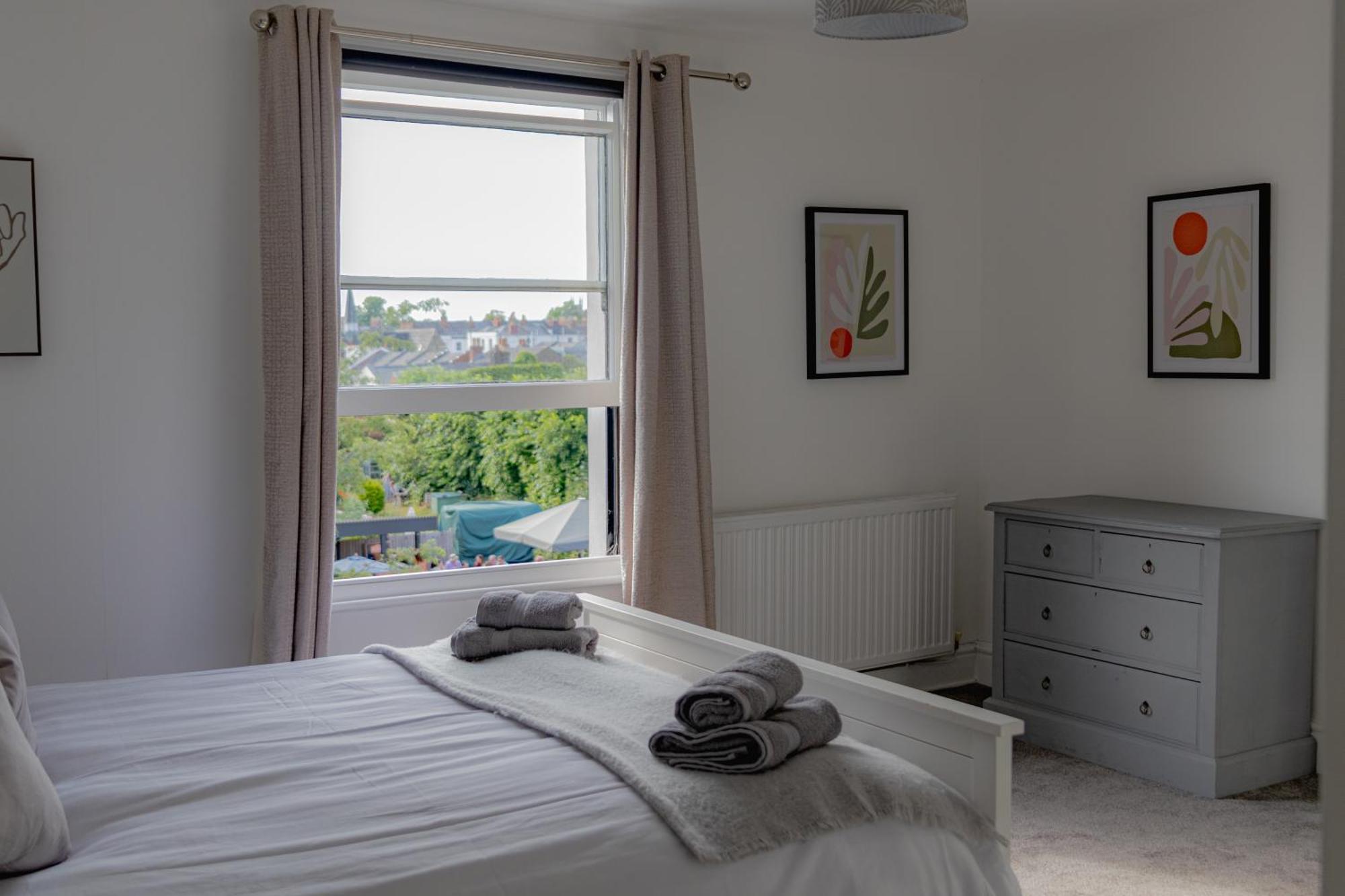 Fabulous, Vibrant, Town House, Central Bath Road เชลเทนแฮม ภายนอก รูปภาพ