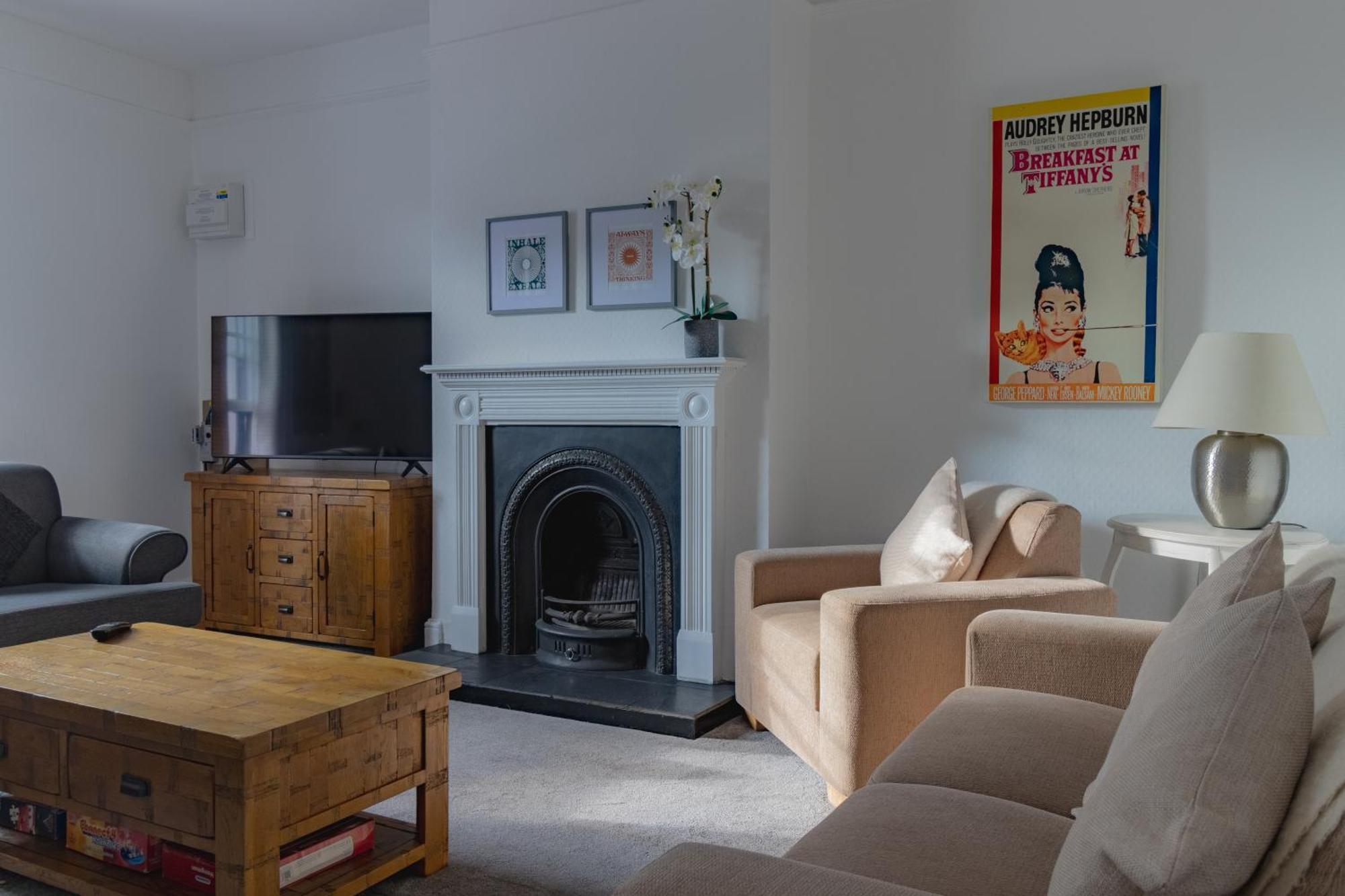 Fabulous, Vibrant, Town House, Central Bath Road เชลเทนแฮม ภายนอก รูปภาพ