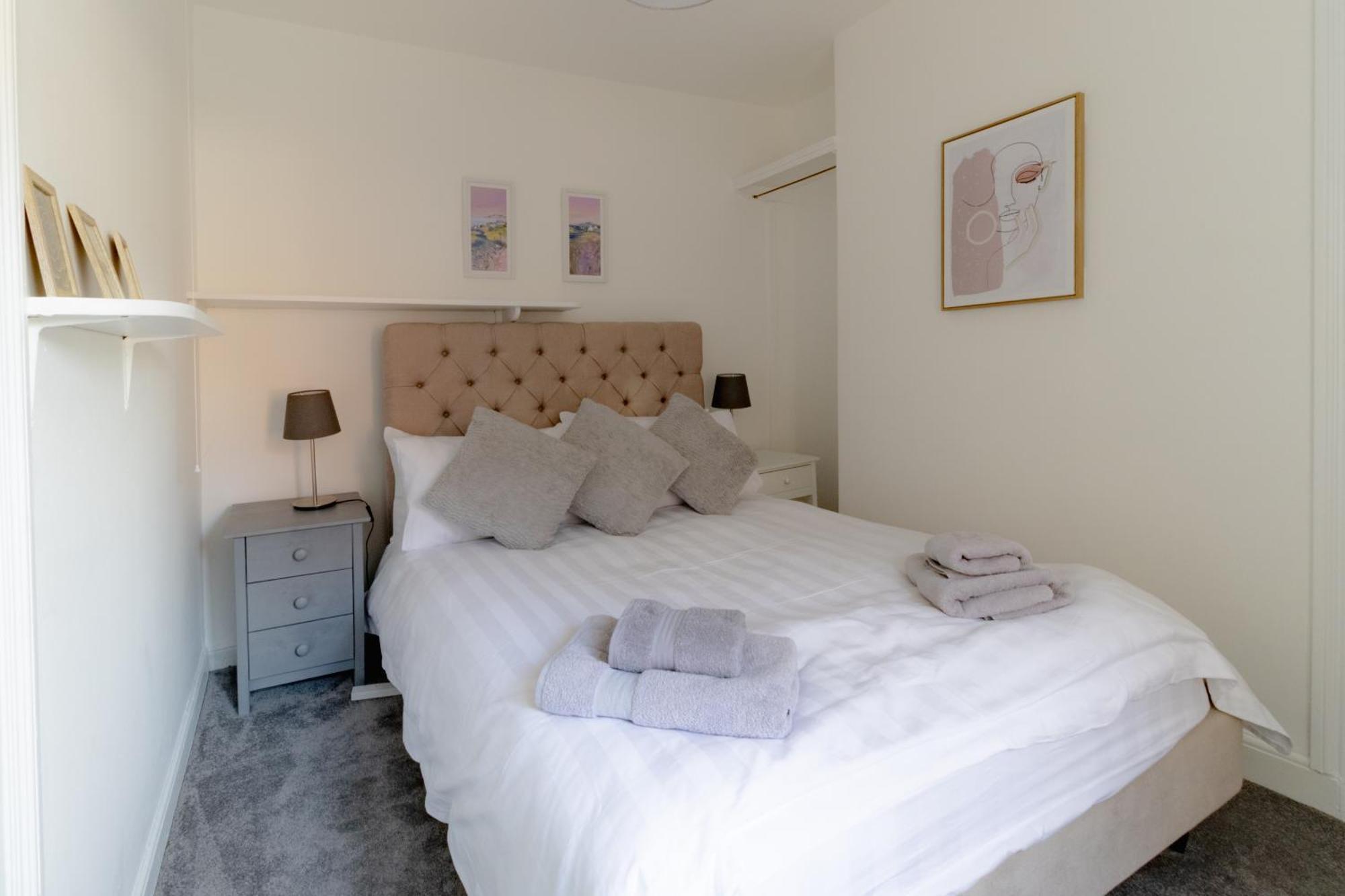 Fabulous, Vibrant, Town House, Central Bath Road เชลเทนแฮม ภายนอก รูปภาพ