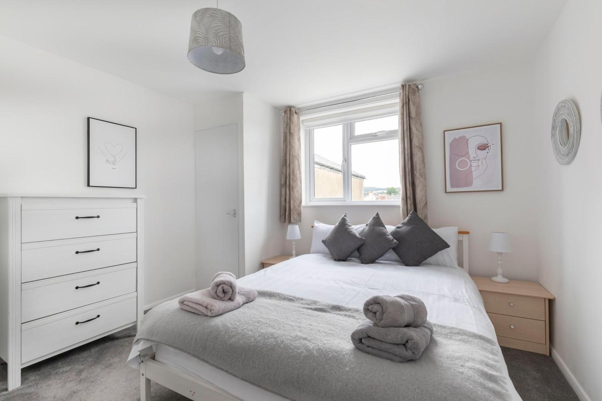 Fabulous, Vibrant, Town House, Central Bath Road เชลเทนแฮม ภายนอก รูปภาพ
