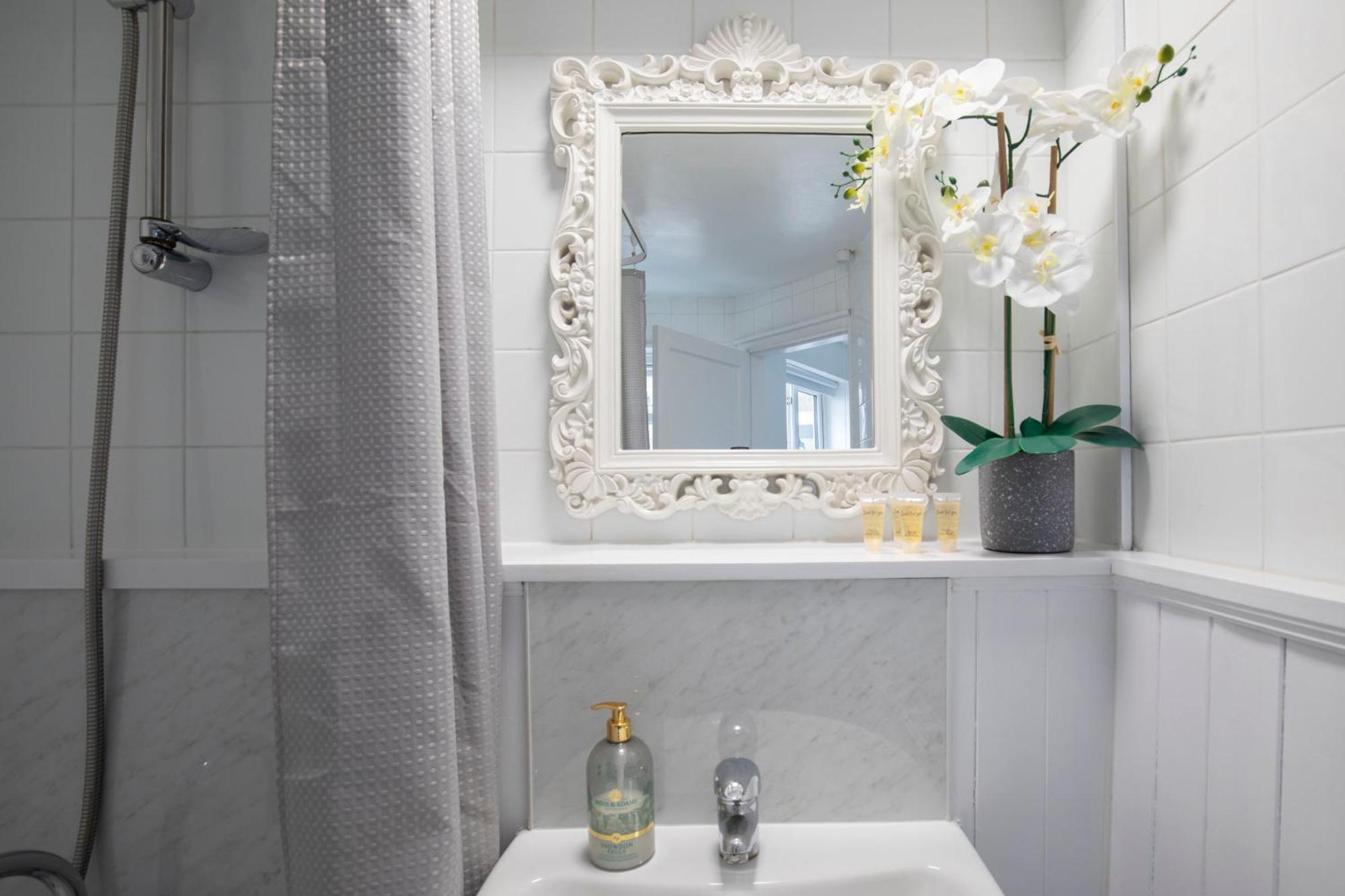 Fabulous, Vibrant, Town House, Central Bath Road เชลเทนแฮม ภายนอก รูปภาพ