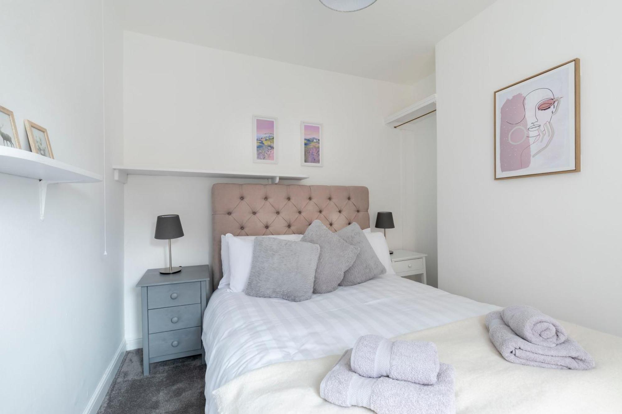 Fabulous, Vibrant, Town House, Central Bath Road เชลเทนแฮม ภายนอก รูปภาพ