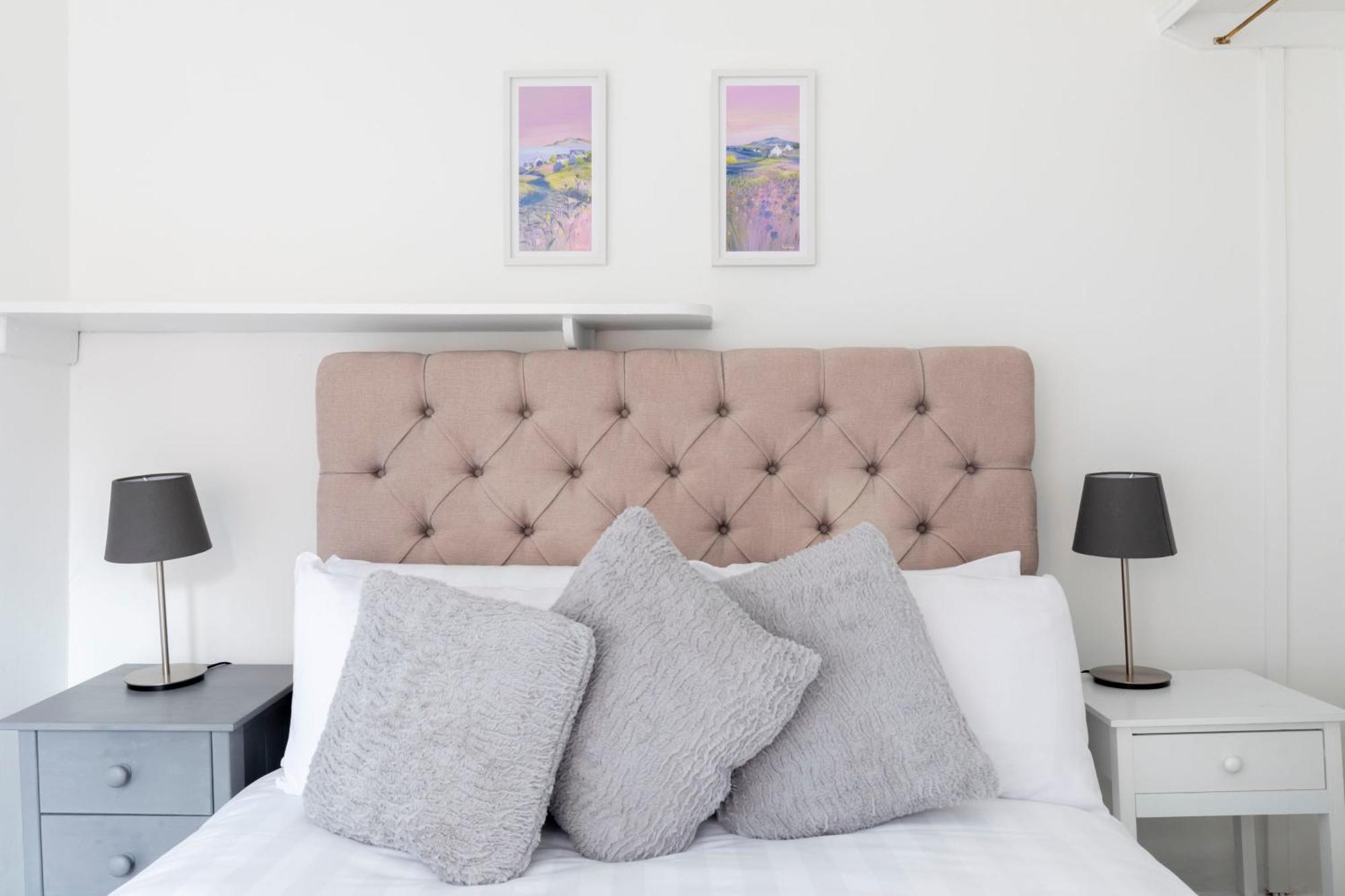 Fabulous, Vibrant, Town House, Central Bath Road เชลเทนแฮม ภายนอก รูปภาพ