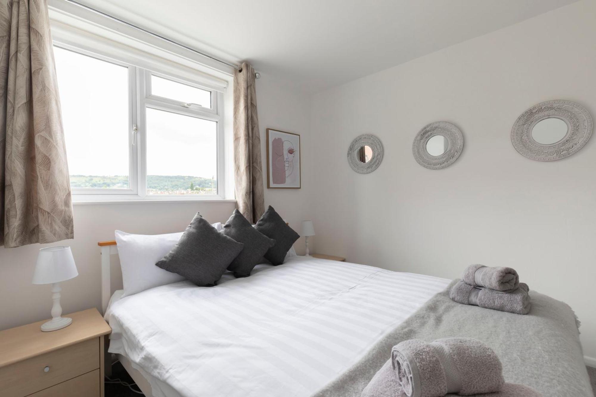 Fabulous, Vibrant, Town House, Central Bath Road เชลเทนแฮม ภายนอก รูปภาพ