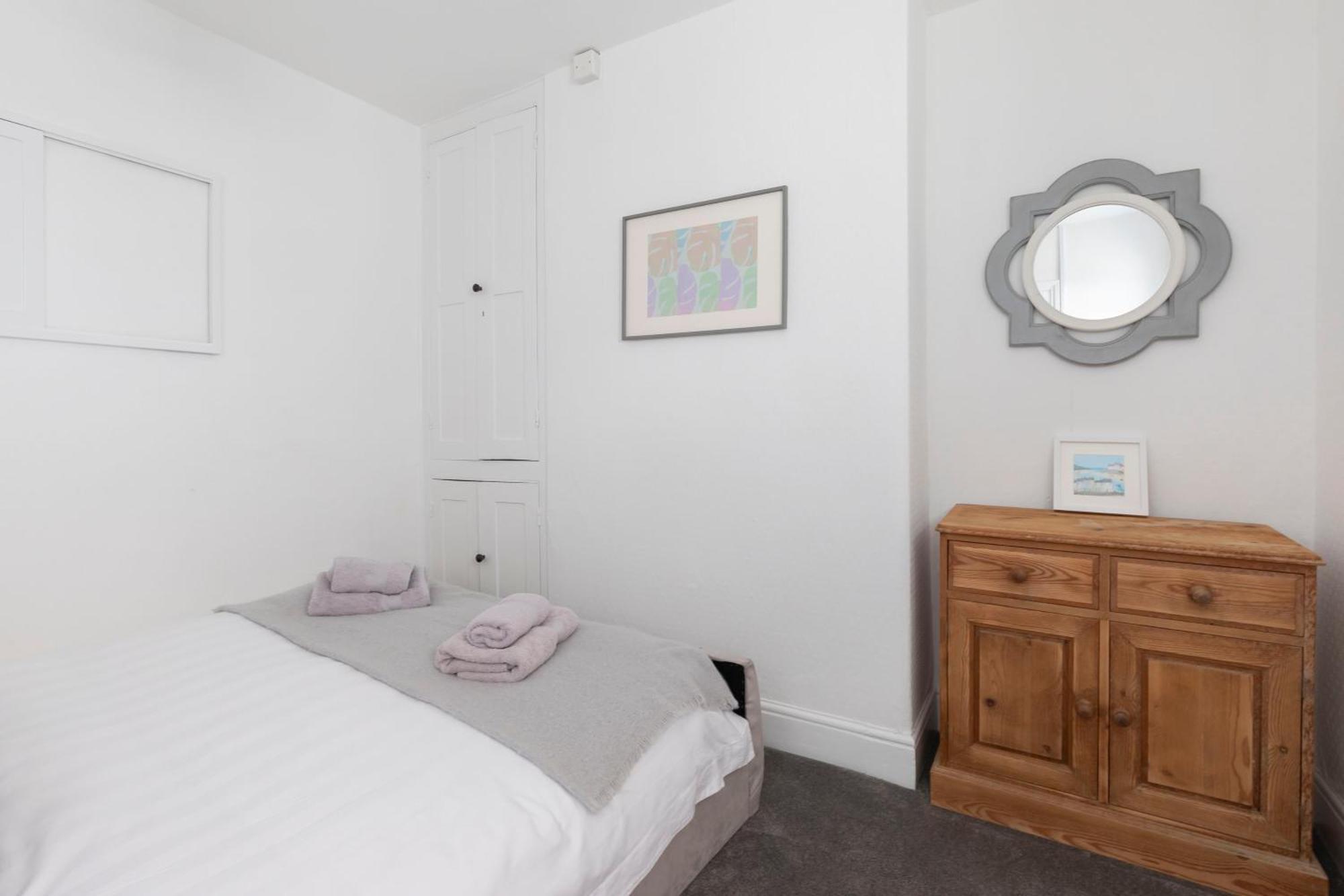 Fabulous, Vibrant, Town House, Central Bath Road เชลเทนแฮม ภายนอก รูปภาพ