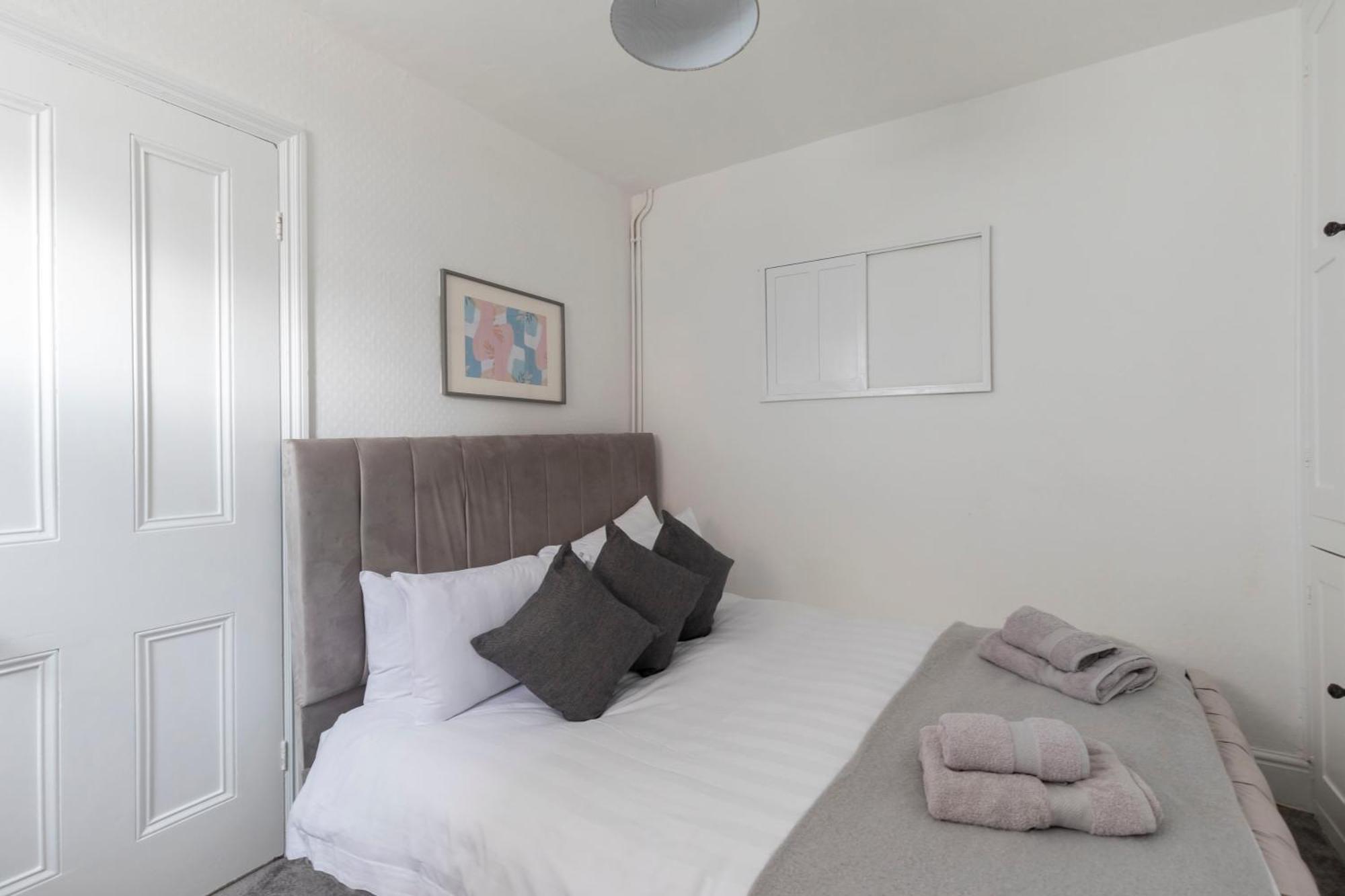 Fabulous, Vibrant, Town House, Central Bath Road เชลเทนแฮม ภายนอก รูปภาพ