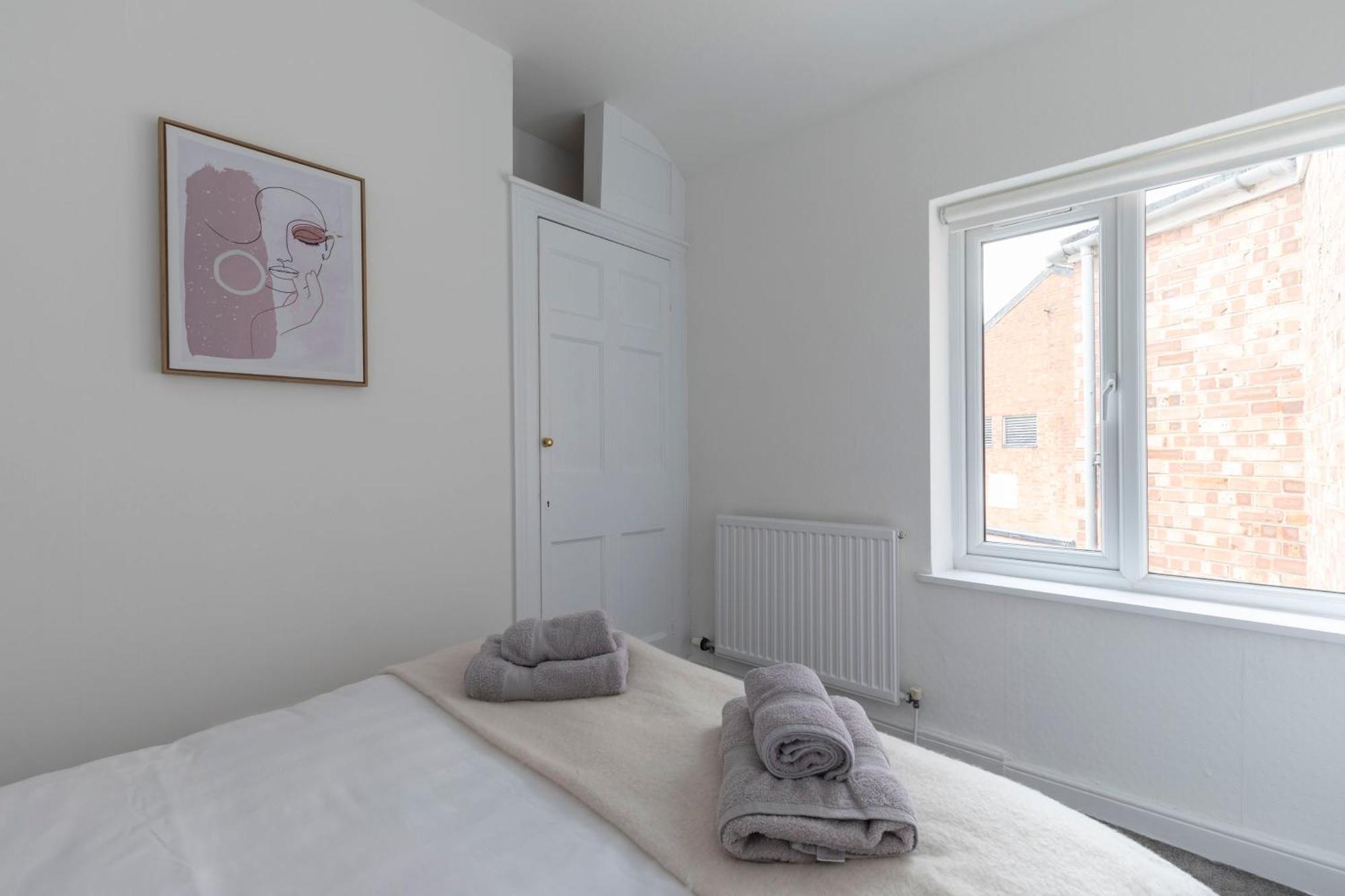 Fabulous, Vibrant, Town House, Central Bath Road เชลเทนแฮม ภายนอก รูปภาพ