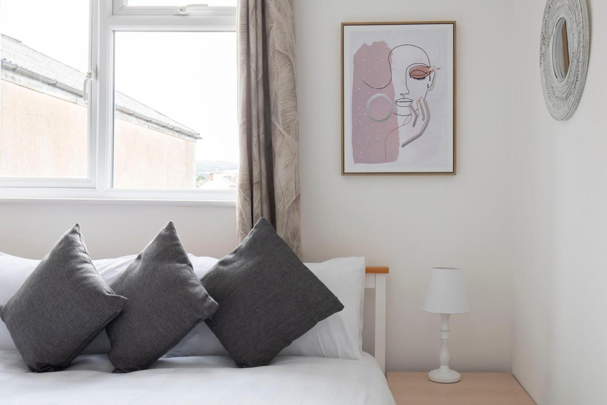 Fabulous, Vibrant, Town House, Central Bath Road เชลเทนแฮม ภายนอก รูปภาพ