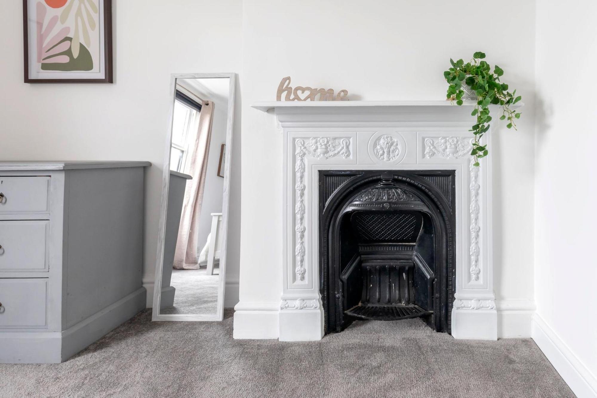 Fabulous, Vibrant, Town House, Central Bath Road เชลเทนแฮม ภายนอก รูปภาพ