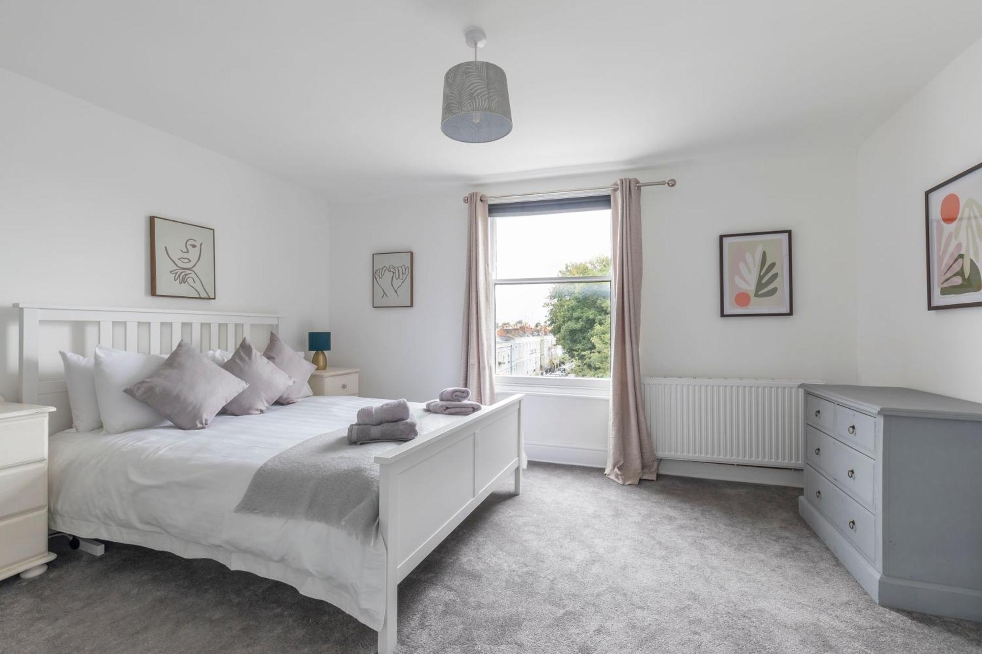 Fabulous, Vibrant, Town House, Central Bath Road เชลเทนแฮม ภายนอก รูปภาพ