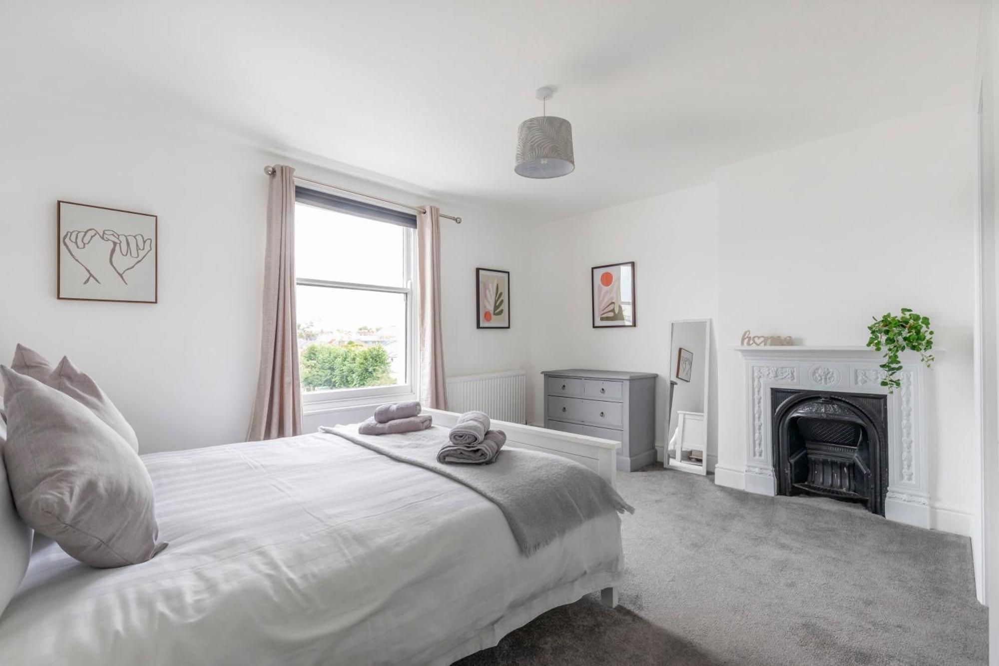 Fabulous, Vibrant, Town House, Central Bath Road เชลเทนแฮม ภายนอก รูปภาพ