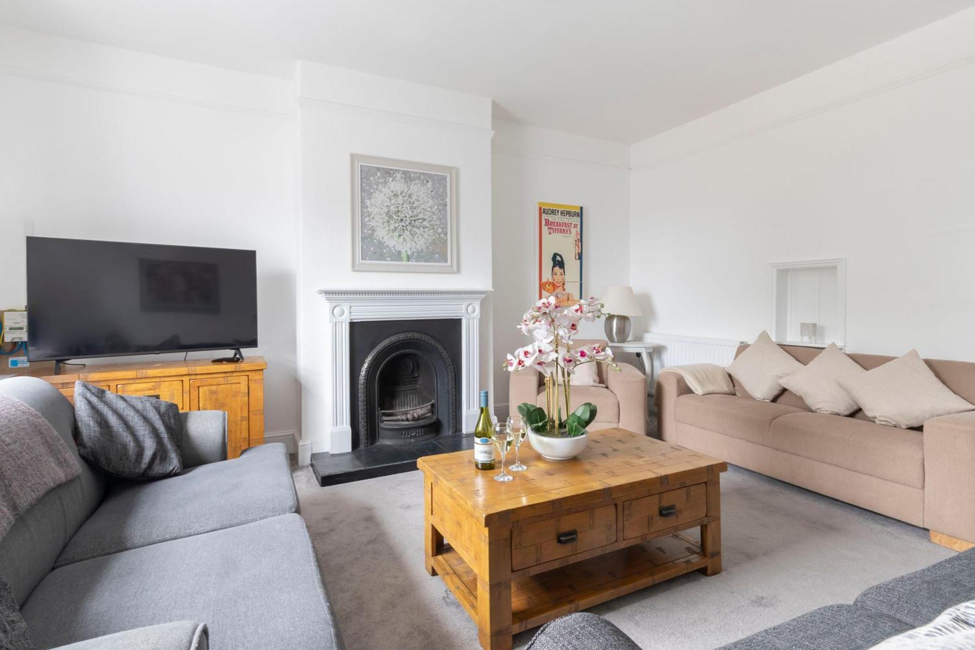 Fabulous, Vibrant, Town House, Central Bath Road เชลเทนแฮม ภายนอก รูปภาพ