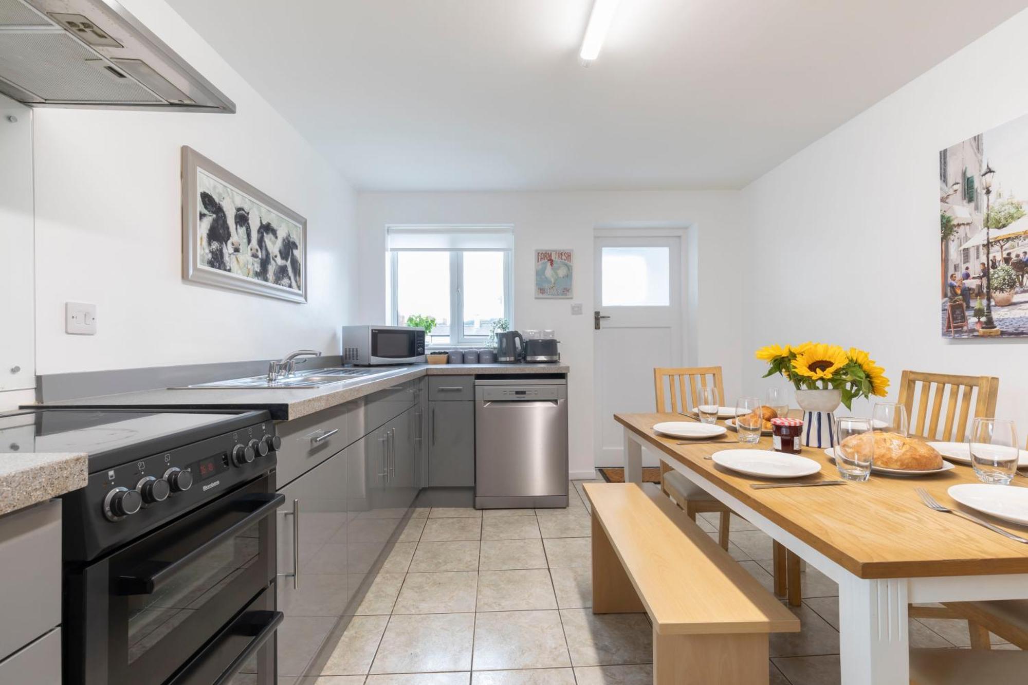 Fabulous, Vibrant, Town House, Central Bath Road เชลเทนแฮม ภายนอก รูปภาพ
