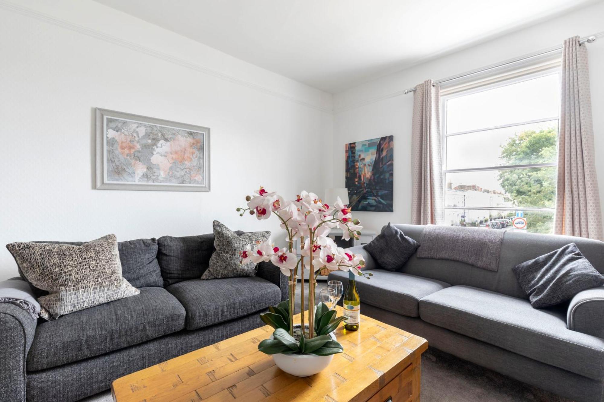 Fabulous, Vibrant, Town House, Central Bath Road เชลเทนแฮม ภายนอก รูปภาพ